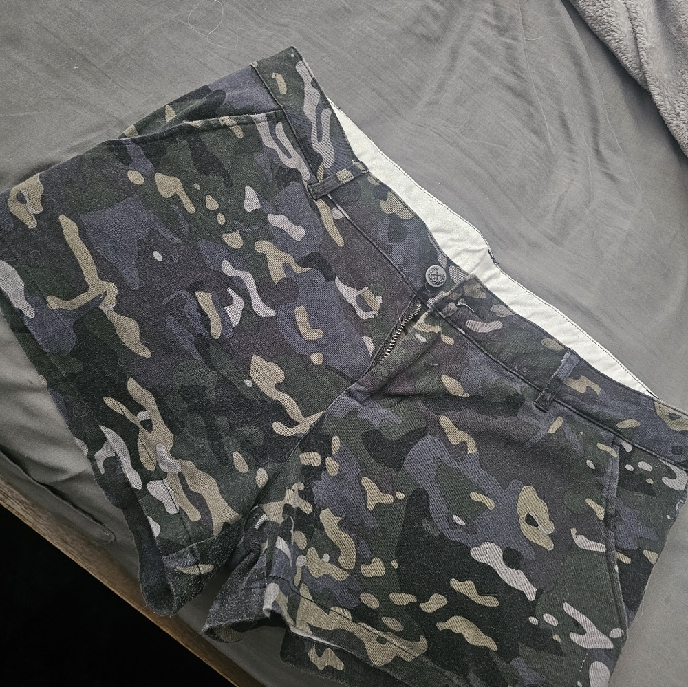 DIXXON White and Black Camo